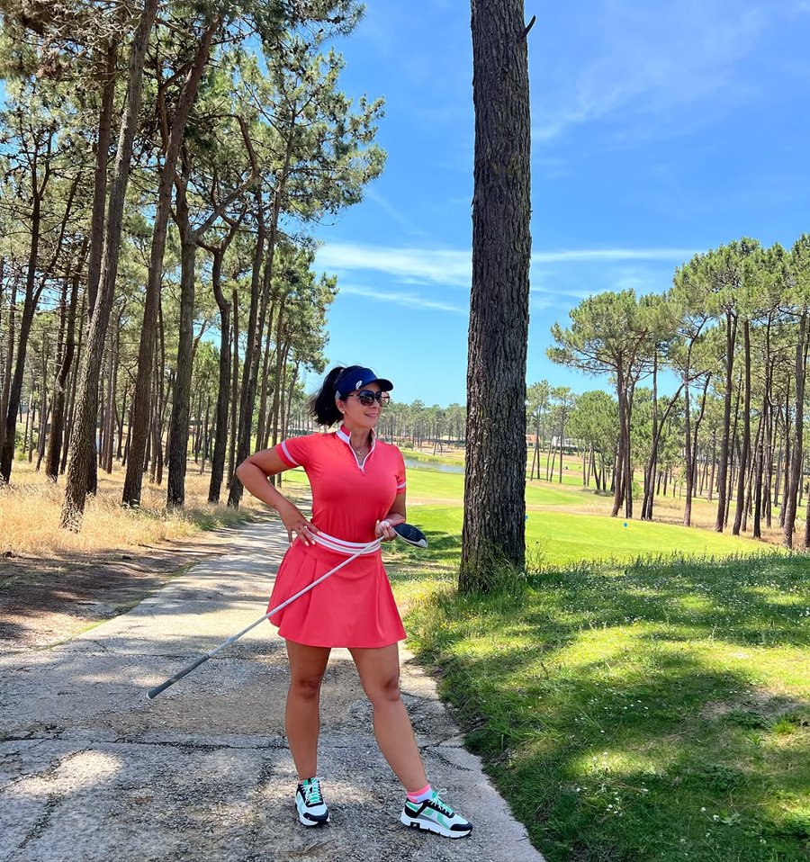Nicole wearing Kankura on the course